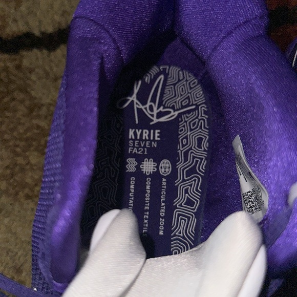 Kyrie NIKE SHOES. SIZE 14 - Picture 9 of 10
